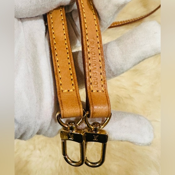 💎 LOUIS VUITTON VACHETTA LEATHER STRAP W/ GOLDTONE HARDWARE SIZE 46” - Picture 5 of 9